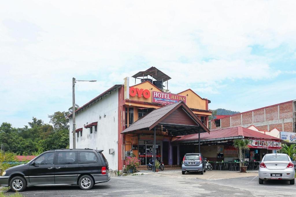 Oyo 89892 Hotel Jeli Inn Esterno foto